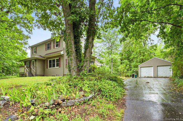 62 Woodhull Place, Northport, NY 11768