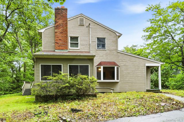 62 Woodhull Place, Northport, NY 11768