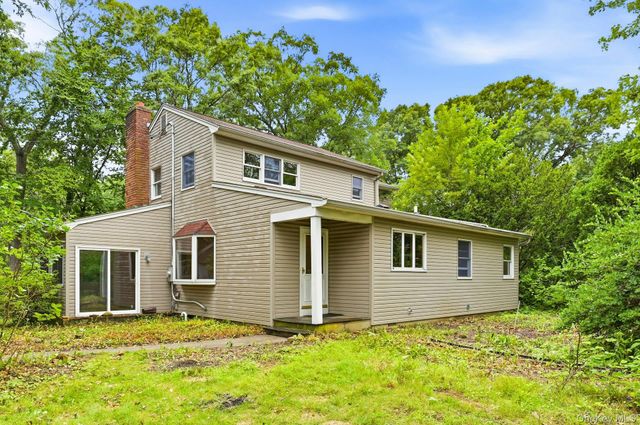 62 Woodhull Place, Northport, NY 11768