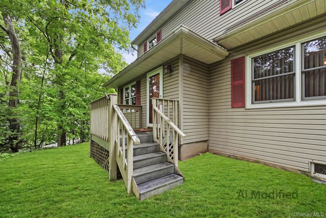 62 Woodhull Place, Northport, NY 11768
