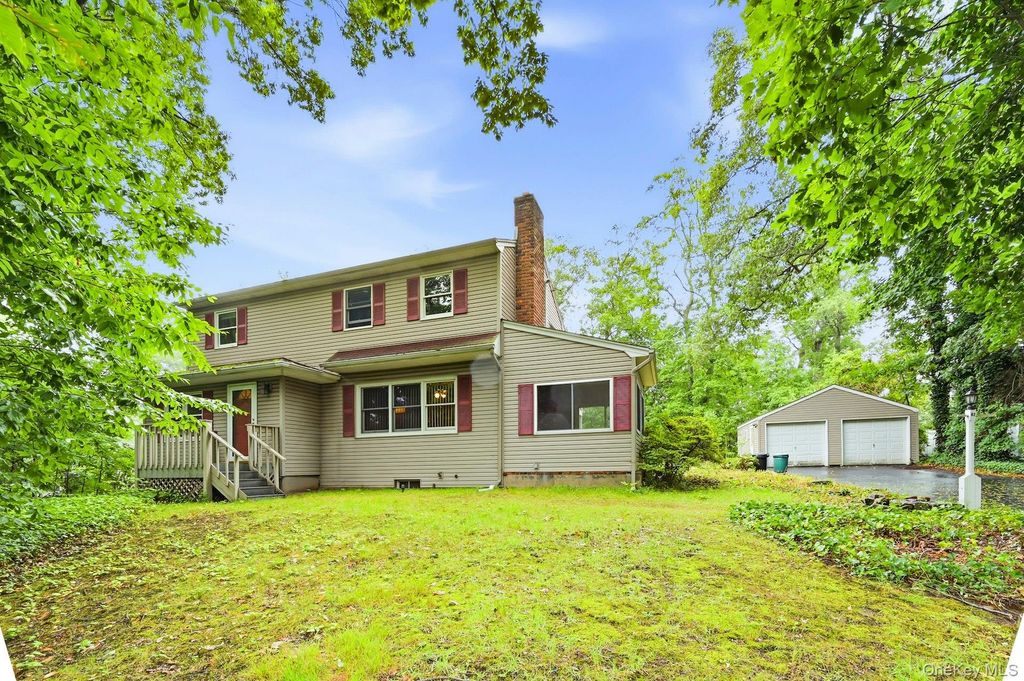 62 Woodhull Place, Northport, NY 11768