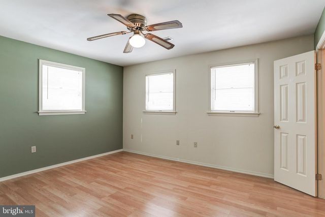 21 MALL RD, Etters, PA 17319