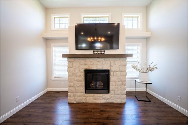 925 E Weldon Drive, Nixa, MO 65714