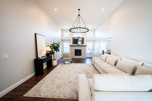 925 E Weldon Drive, Nixa, MO 65714