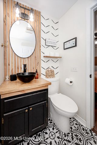 206 Crawford Street, Biloxi, MS 39530