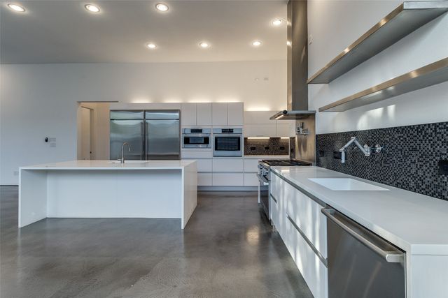 30 Vanguard Way, Dallas, TX 75243