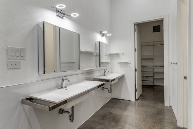 30 Vanguard Way, Dallas, TX 75243