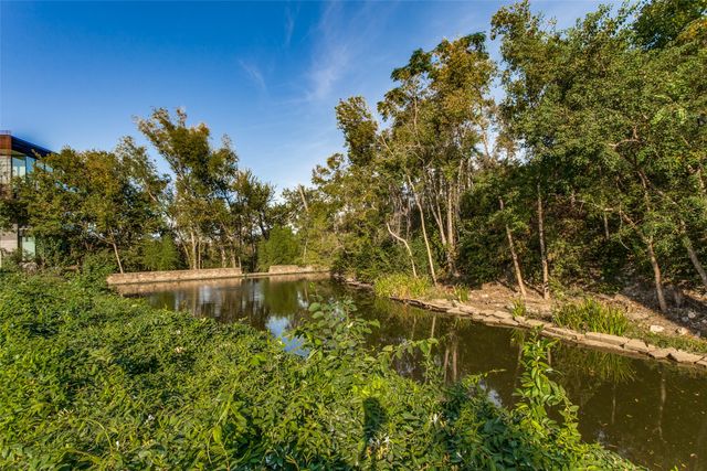 30 Vanguard Way, Dallas, TX 75243