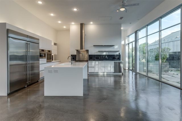 30 Vanguard Way, Dallas, TX 75243
