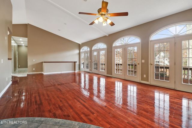 129 Shore Lane, Crossville, TN 38558