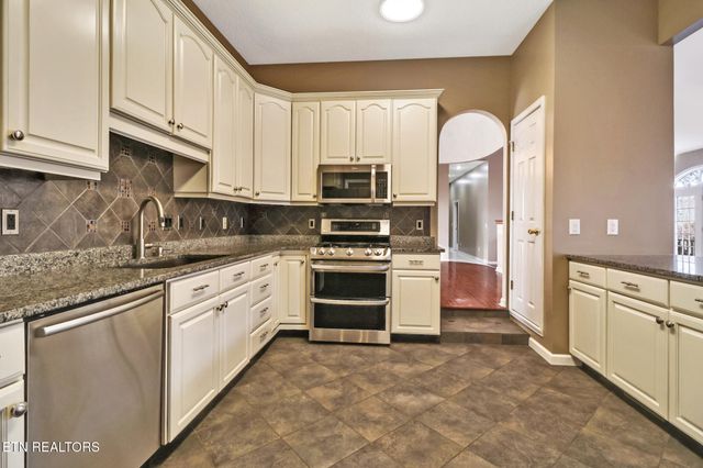 129 Shore Lane, Crossville, TN 38558