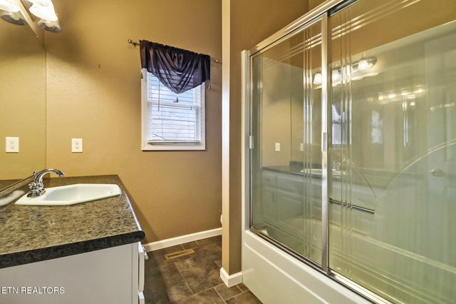 129 Shore Lane, Crossville, TN 38558