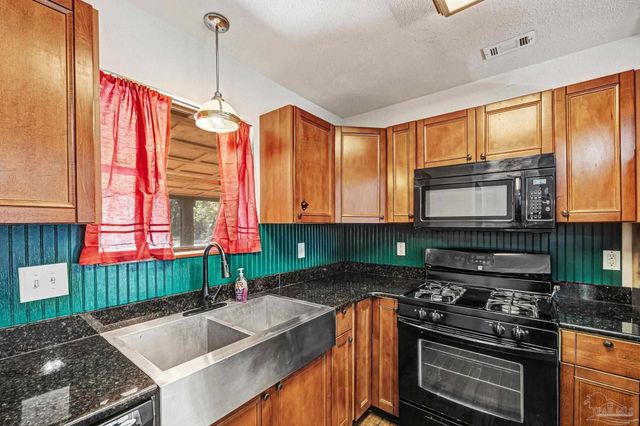 101 Thurston Pl, Crestview, FL 32536