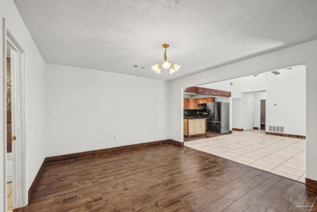 101 Thurston Pl, Crestview, FL 32536