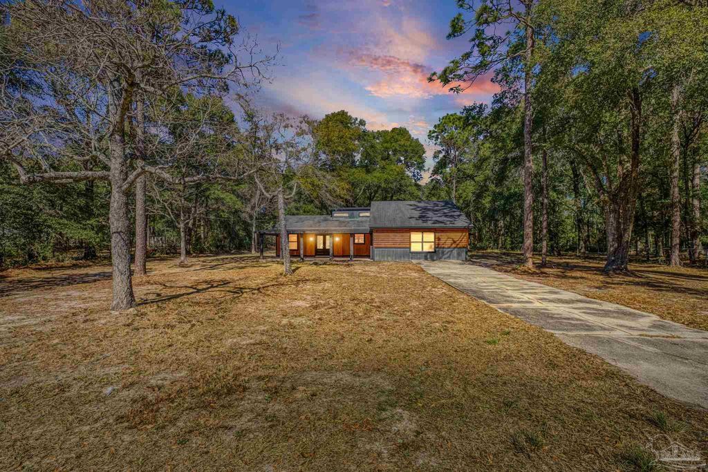 101 Thurston Pl, Crestview, FL 32536