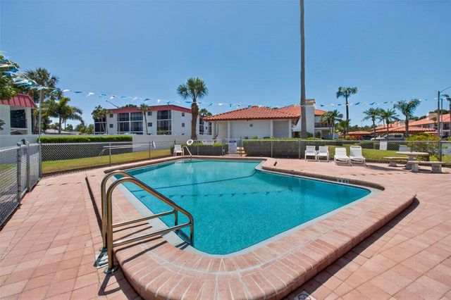 10550 VILLAGE DRIVE 104, Seminole, FL 33772