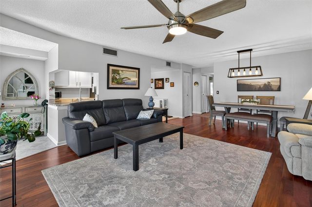 10550 VILLAGE DRIVE 104, Seminole, FL 33772