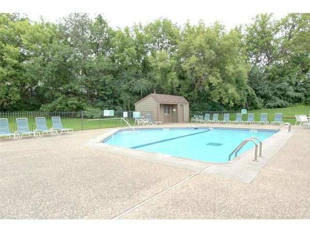7401 W 101st Street 320, Bloomington, MN 55438