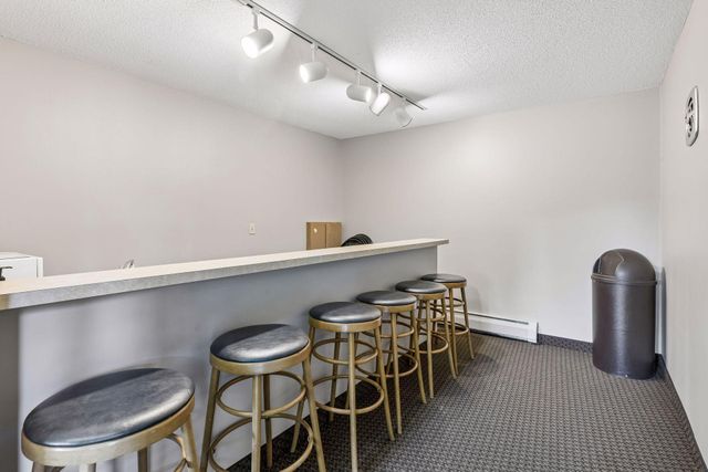 7401 W 101st Street 320, Bloomington, MN 55438