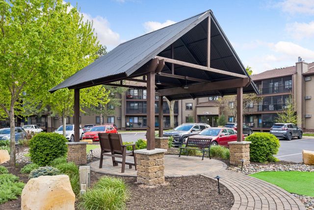 7401 W 101st Street 320, Bloomington, MN 55438