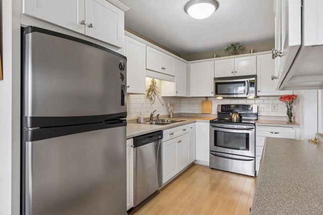 7401 W 101st Street 320, Bloomington, MN 55438