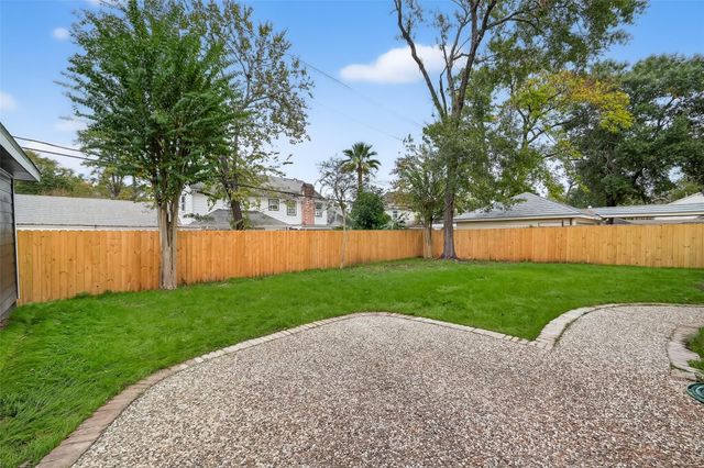 1518 Sweet Grass Trail, Houston, TX 77090