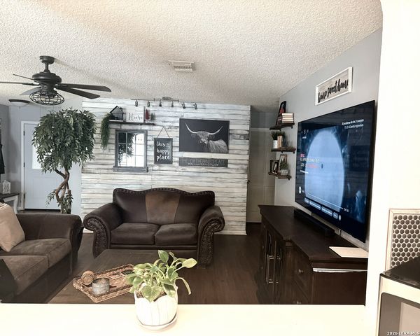 1410 RICHLAND HILLS DR, San Antonio, TX 78251