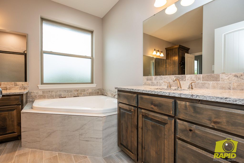 Image 12 of property listing at 4065 Wildebeest Way, San Angelo, TX 76901