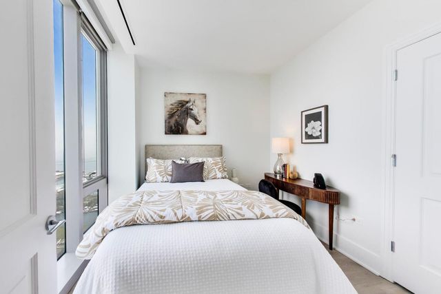 363 E Wacker Drive 5105, Chicago, IL 60601