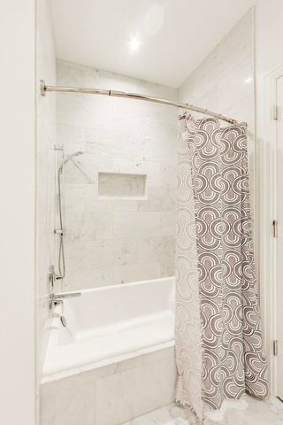 363 E Wacker Drive 5105, Chicago, IL 60601
