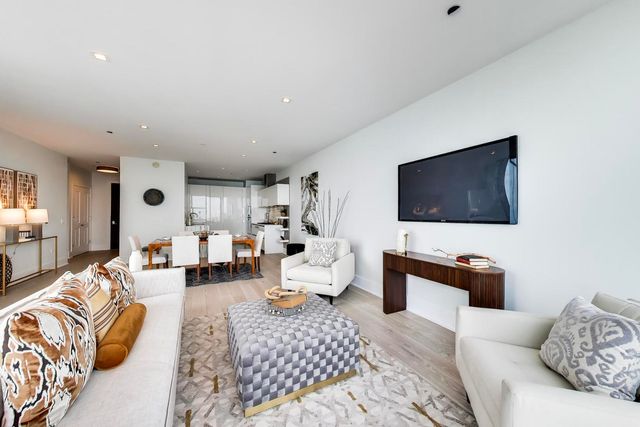 363 E Wacker Drive 5105, Chicago, IL 60601