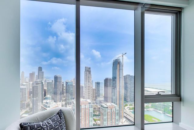 363 E Wacker Drive 5105, Chicago, IL 60601