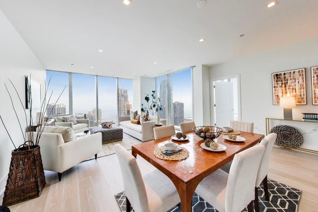 363 E Wacker Drive 5105, Chicago, IL 60601
