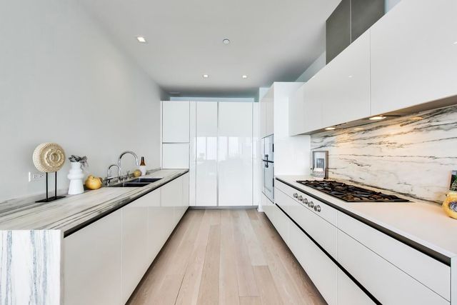 363 E Wacker Drive 5105, Chicago, IL 60601