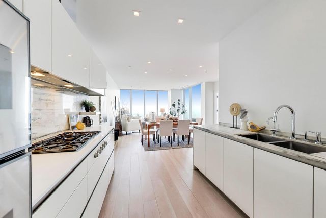 363 E Wacker Drive 5105, Chicago, IL 60601