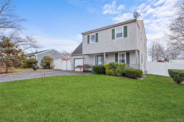 37 Okane Street, Central Islip, NY 11722