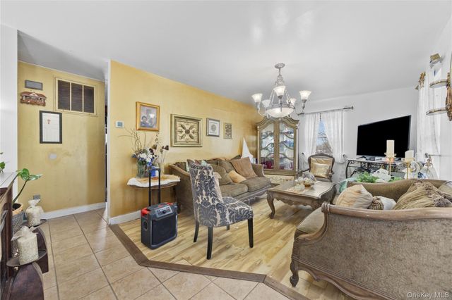 37 Okane Street, Central Islip, NY 11722