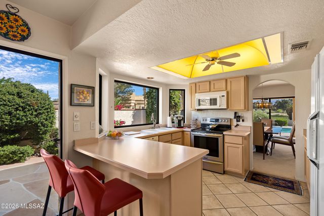 8490 N Lee Trevino Drive, Tucson, AZ 85742