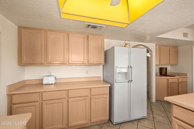 8490 N Lee Trevino Drive, Tucson, AZ 85742