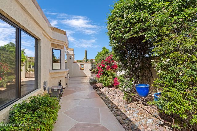 8490 N Lee Trevino Drive, Tucson, AZ 85742