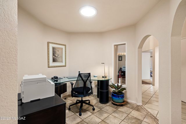 8490 N Lee Trevino Drive, Tucson, AZ 85742