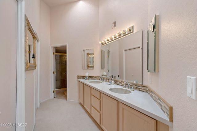 8490 N Lee Trevino Drive, Tucson, AZ 85742