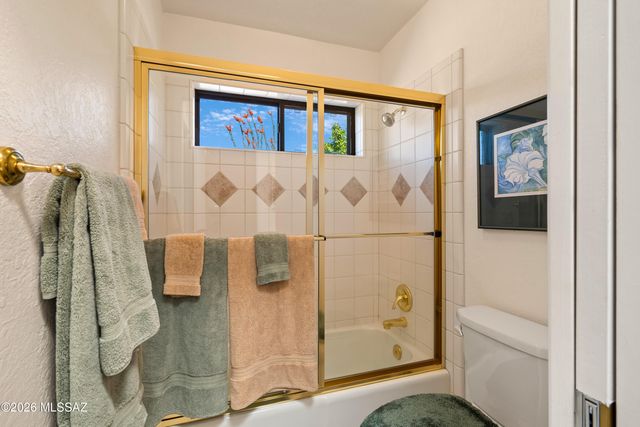 8490 N Lee Trevino Drive, Tucson, AZ 85742