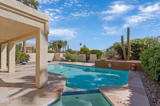 8490 N Lee Trevino Drive, Tucson, AZ 85742