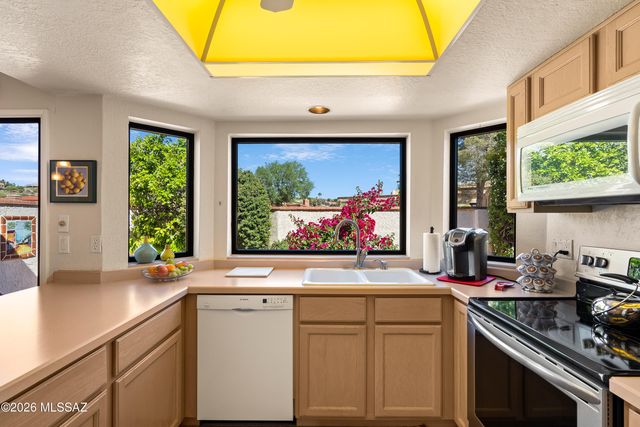 8490 N Lee Trevino Drive, Tucson, AZ 85742