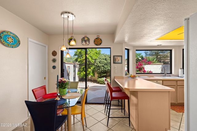 8490 N Lee Trevino Drive, Tucson, AZ 85742