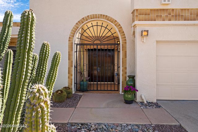 8490 N Lee Trevino Drive, Tucson, AZ 85742