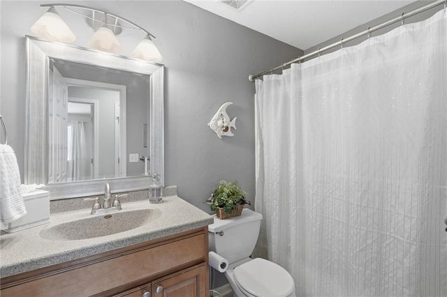 905 NE 100th Court, Kansas City, MO 64155