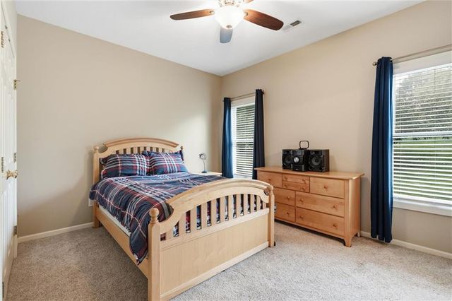 905 NE 100th Court, Kansas City, MO 64155