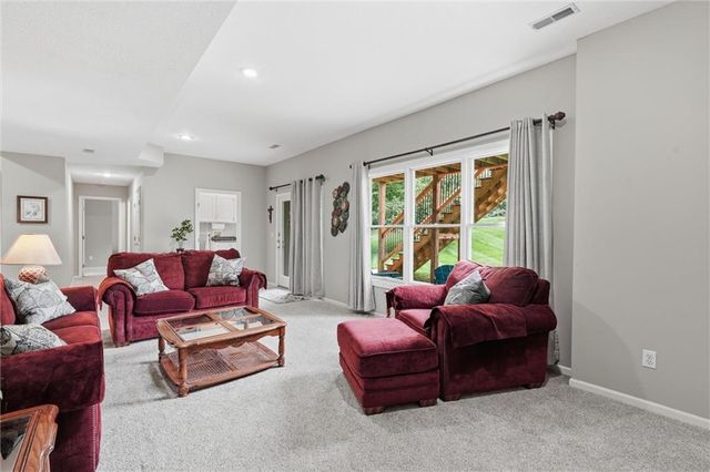 905 NE 100th Court, Kansas City, MO 64155